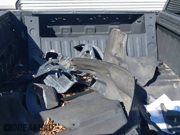 2020 GMC Sierra 1500 SLT with VIN 3GTU9DETXLG289809, listed as a IAAI auction lot 43137277 with 88,287 mi miles and . Bid and sale history available at DreamBid. Image 18.