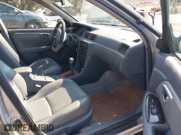 2001 Toyota Camry LE z VIN 4T1BF28K11U965240, wystawiony jako IAAI lot #42743490 z przebiegiem 165 542 mil mil oraz . Historia ofert i sprzedaży dostępna na DreamBid. Obrazek 5.