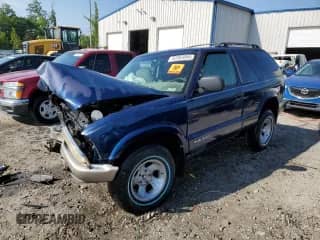 1999 Chevrolet Blazer LS с VIN 1GNCS18W1XK196946, выставлен на аукционе Copart как лот 52363064 с пробегом Не указан миль и На запчасти • Non repairable. История ставок и продаж доступна на DreamBid. Изображение 1.