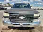 2004 Chevrolet Silverado 1500 Work Truck z VIN 1GCEC14X64Z109915, wystawiony jako Copart lot #60425735 z przebiegiem Nie podano mil oraz Szkoda całkowita • Salvage title. Historia ofert i sprzedaży dostępna na DreamBid. Obrazek 5.