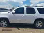 2013 Chevrolet Tahoe LT с VIN 1GNSCBE07DR375705, выставлен на аукционе IAAI как лот 42692809 с пробегом 269 569 миль миль и . История ставок и продаж доступна на DreamBid. Изображение 14.