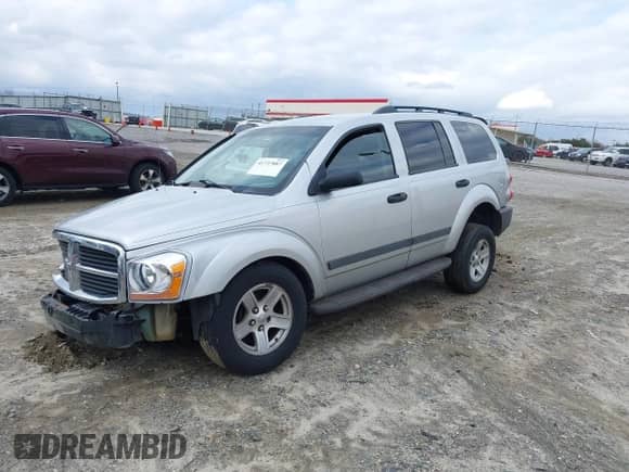 2005 Dodge Durango SXT z VIN 1D4HD38N95F506717, wystawiony jako IAAI lot #41737887 z przebiegiem 272 149 mil mil oraz . Historia ofert i sprzedaży dostępna na DreamBid. Obrazek 2.