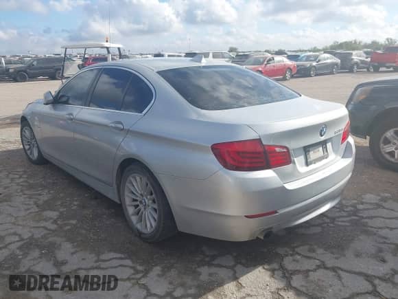 2012 BMW 5 Series 535i xDrive с VIN WBAFU7C50CDU63376, выставлен на аукционе IAAI как лот 43482853 с пробегом 151 087 миль миль и . История ставок и продаж доступна на DreamBid. Изображение 3.