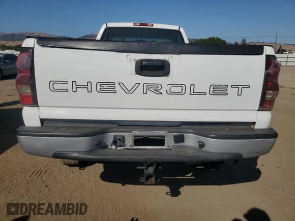 2006 Chevrolet Silverado 2500HD LS с VIN 1GCHC24U86E235180, выставлен на аукционе Copart как лот 60489395 с пробегом 199 098 миль миль и Списание • Salvage title. История ставок и продаж доступна на DreamBid. Изображение 10.