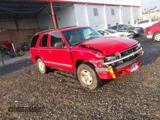 2000 Chevrolet Blazer LT with VIN 1GNDT13W9Y2394720, listed as a IAAI auction lot 41771294 with 184,681 mi miles and . Bid and sale history available at DreamBid. Image 1.