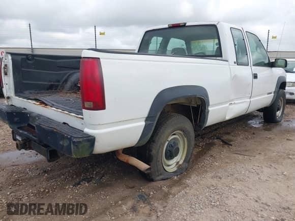 1998 Chevrolet Silverado 2500 с VIN 1GCGK29R2WE162374, выставлен на аукционе IAAI как лот 43122649 с пробегом 104 600 миль миль и . История ставок и продаж доступна на DreamBid. Изображение 4.