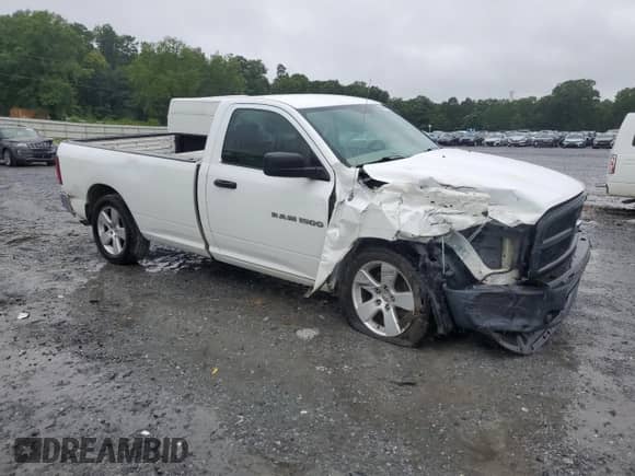 2012 Ram 1500 ST z VIN 3C6JD6DP4CG276904, wystawiony jako Copart lot #67687515 z przebiegiem 223 507 mil mil oraz Szkoda całkowita • Salvage title. Historia ofert i sprzedaży dostępna na DreamBid. Obrazek 4.