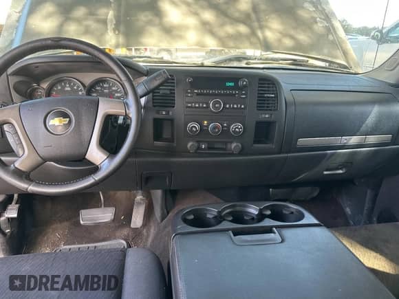 2013 Chevrolet Silverado 1500 LT z VIN 3GCPCSEA9DG215414, wystawiony jako Copart lot #87477564 z przebiegiem 230 812 mil mil oraz Czysty tytuł • Clean title. Historia ofert i sprzedaży dostępna na DreamBid. Obrazek 9.