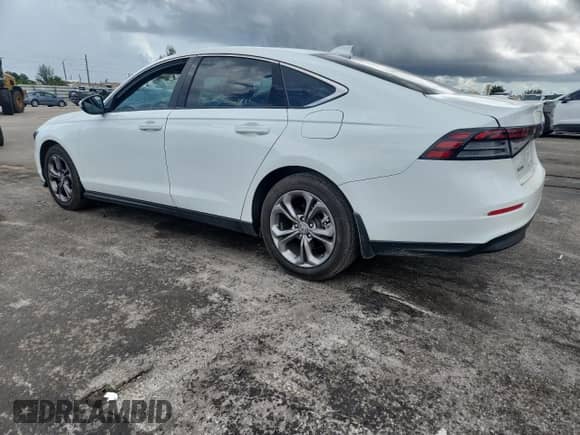 2024 Honda Accord EX z VIN 1HGCY1F3XRA036235, wystawiony jako Copart lot #80705605 z przebiegiem 3 512 mil mil oraz Czysty tytuł • Clean title. Historia ofert i sprzedaży dostępna na DreamBid. Obrazek 2.