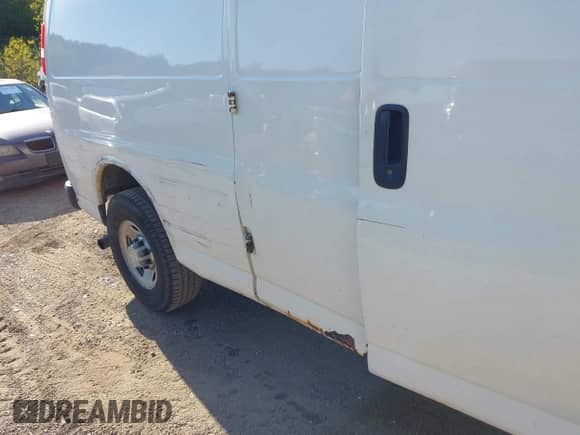 2016 Chevrolet Express Cargo with VIN 1GCWGBFF7G1141391, listed as a IAAI auction lot 43347192 with 440,458 mi miles and . Bid and sale history available at DreamBid. Image 6.