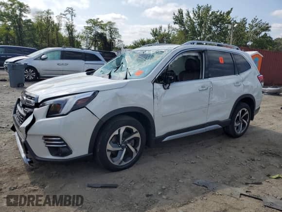 2023 Subaru Forester Touring z VIN JF2SKARC4PH470812, wystawiony jako Copart lot #82031845 z przebiegiem 37 962 mil mil oraz Szkoda całkowita • Salvage title. Historia ofert i sprzedaży dostępna na DreamBid. Obrazek 1.