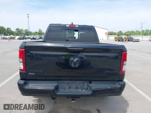 2019 Ram 1500 Big Horn z VIN 1C6RRFFG7KN702673, wystawiony jako IAAI lot #42300275 z przebiegiem 74 009 mil mil oraz . Historia ofert i sprzedaży dostępna na DreamBid. Obrazek 17.