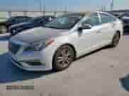 2015 Hyundai Sonata SE z VIN 5NPE24AF2FH144302, wystawiony jako Copart lot #81985855 z przebiegiem 215 222 mil mil oraz Czysty tytuł • Clean title. Historia ofert i sprzedaży dostępna na DreamBid. Obrazek 1.