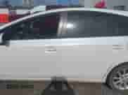 2012 Toyota Prius Two z VIN JTDZN3EU1C3083642, wystawiony jako IAAI lot #42973608 z przebiegiem Nie podano mil oraz . Historia ofert i sprzedaży dostępna na DreamBid. Obrazek 14.