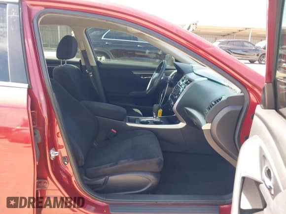 2015 Nissan Altima S z VIN 1N4AL3AP0FN373226, wystawiony jako IAAI lot #42845538 z przebiegiem 96 276 mil mil oraz . Historia ofert i sprzedaży dostępna na DreamBid. Obrazek 5.