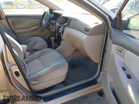 2005 Toyota Corolla CE z VIN 1NXBR32E15Z386562, wystawiony jako IAAI lot #43466035 z przebiegiem 266 025 mil mil oraz . Historia ofert i sprzedaży dostępna na DreamBid. Obrazek 5.