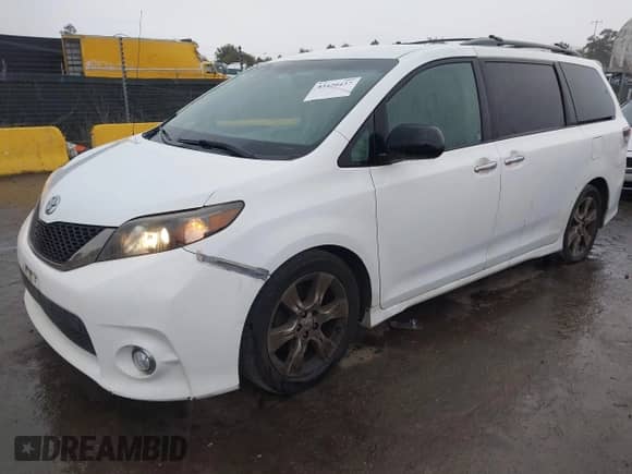 2014 Toyota Sienna SE with VIN 5TDXK3DC8ES441989, listed as a IAAI auction lot 43420437 with 183,733 mi miles and . Bid and sale history available at DreamBid. Image 2.