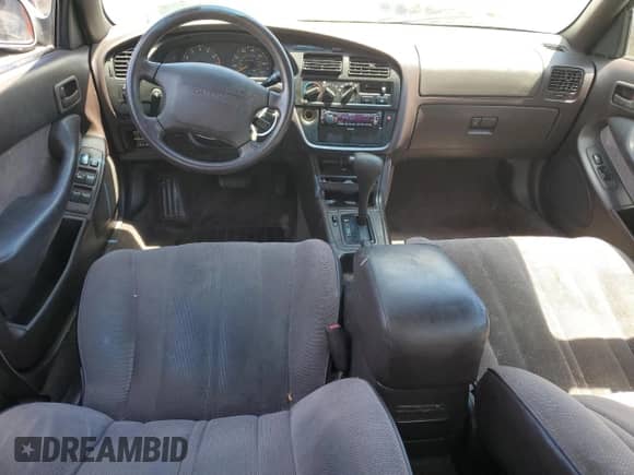 1995 Toyota Camry DX z VIN 4T1SK11E8SU476166, wystawiony jako Copart lot #67434345 z przebiegiem 205 053 mil mil oraz Czysty tytuł • Clean title. Historia ofert i sprzedaży dostępna na DreamBid. Obrazek 8.