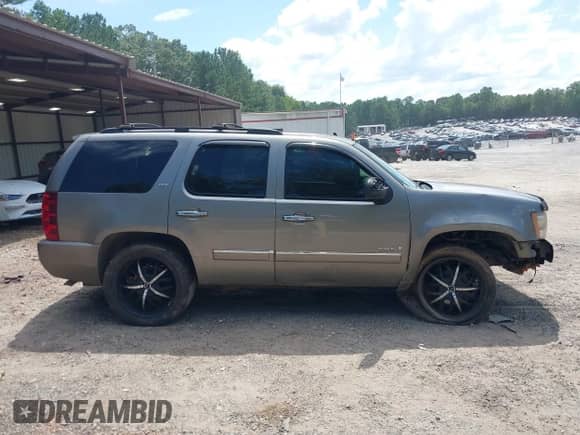 2009 Chevrolet Tahoe LTZ с VIN 1GNFK330X9R262884, выставлен на аукционе IAAI как лот 42727718 с пробегом 305 785 миль миль и . История ставок и продаж доступна на DreamBid. Изображение 14.