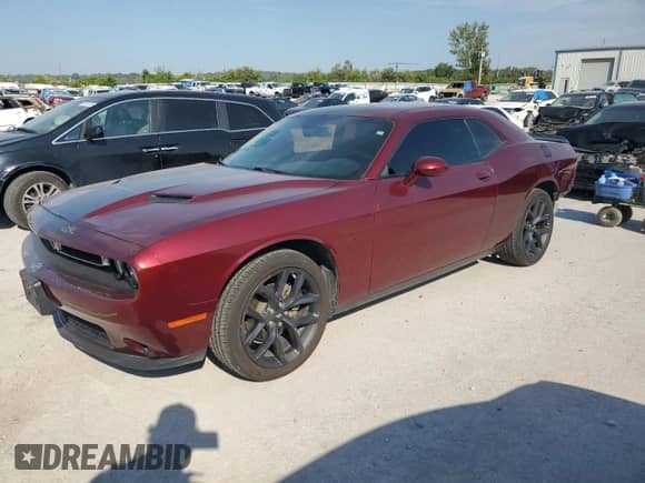 2021 Dodge Challenger SXT z VIN 2C3CDZAG3MH586992, wystawiony jako Copart lot #71244285 z przebiegiem 83 771 mil mil oraz Szkoda całkowita • Salvage title. Historia ofert i sprzedaży dostępna na DreamBid. Obrazek 1.