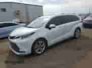 2022 Toyota Sienna Platinum с VIN 5TDERKEC1NS116533, выставлен на аукционе Copart как лот 70362315 с пробегом 85 860 миль миль и Списание • Salvage title. История ставок и продаж доступна на DreamBid. Изображение 1.