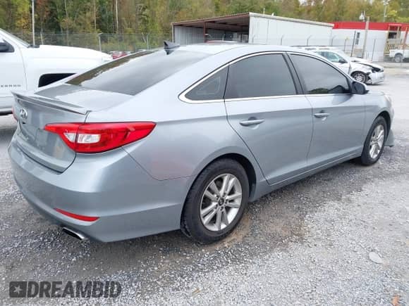 2015 Hyundai Sonata SE с VIN 5NPE24AF1FH070855, выставлен на аукционе IAAI как лот 43401764 с пробегом 150 569 миль миль и . История ставок и продаж доступна на DreamBid. Изображение 4.
