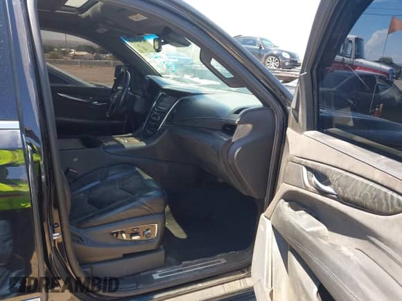 2016 Cadillac Escalade ESV Platinum с VIN 1GYS4KKJ6GR101106, выставлен на аукционе IAAI как лот 42869389 с пробегом 235 419 миль миль и . История ставок и продаж доступна на DreamBid. Изображение 5.