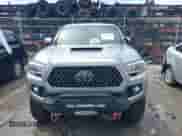 2019 Toyota Tacoma SR z VIN 3TMCZ5AN8KM287646, wystawiony jako IAAI lot #42969397 z przebiegiem 100 562 mil mil oraz . Historia ofert i sprzedaży dostępna na DreamBid. Obrazek 12.