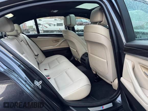 2013 BMW 5 Series 535i xDrive z VIN WBAFU7C52DDU69486, wystawiony jako Copart lot #90585425 z przebiegiem 91 267 mil mil oraz Czysty tytuł • Clean title. Historia ofert i sprzedaży dostępna na DreamBid. Obrazek 8.