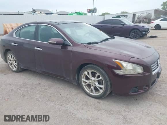 2014 Nissan Maxima SV z VIN 1N4AA5AP5EC440821, wystawiony jako IAAI lot #42648631 z przebiegiem 133 204 mil mil oraz . Historia ofert i sprzedaży dostępna na DreamBid. Obrazek 1.