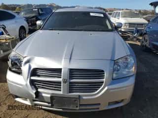 2005 Dodge Magnum RT with VIN 2D8GV582X5H549468, listed as a Copart auction lot 77535504 with 200,963 mi miles and Salvage title. Bid and sale history available at DreamBid. Image 5.