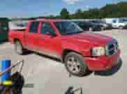 2005 Dodge Dakota SLT с VIN 1D7HW48N75S102468, выставлен на аукционе Copart как лот 70258155 с пробегом 125 307 миль миль и Списание • Salvage title. История ставок и продаж доступна на DreamBid. Изображение 4.
