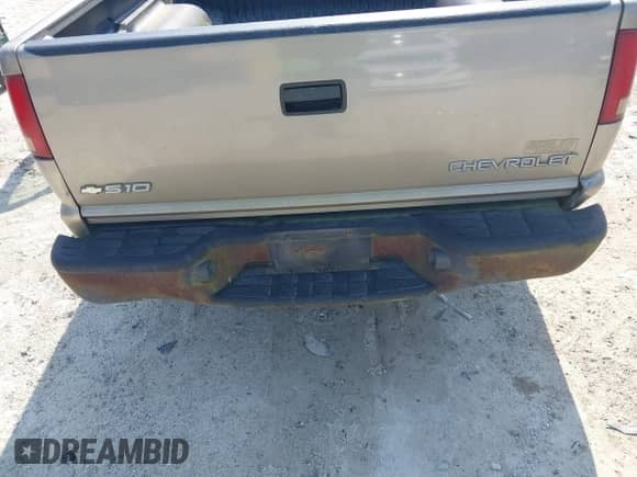 2003 Chevrolet S-10 LS с VIN 1GCCS14H038188439, выставлен на аукционе IAAI как лот 42543738 с пробегом 185 862 миль миль и . История ставок и продаж доступна на DreamBid. Изображение 6.