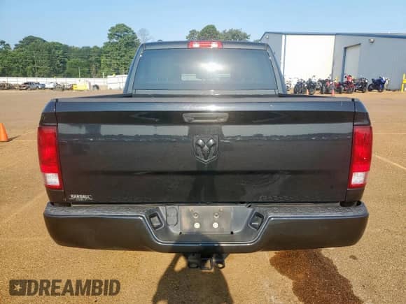 2018 Ram 1500 Tradesman z VIN 1C6RR6KG3JS313583, wystawiony jako Copart lot #67726765 z przebiegiem 93 998 mil mil oraz Szkoda całkowita • Salvage title. Historia ofert i sprzedaży dostępna na DreamBid. Obrazek 6.