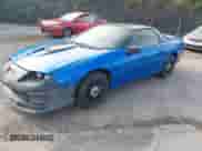 1996 Chevrolet Camaro z VIN 2G1FP22K6T2103872, wystawiony jako IAAI lot #42003553 z przebiegiem 110 940 mil mil oraz . Historia ofert i sprzedaży dostępna na DreamBid. Obrazek 2.