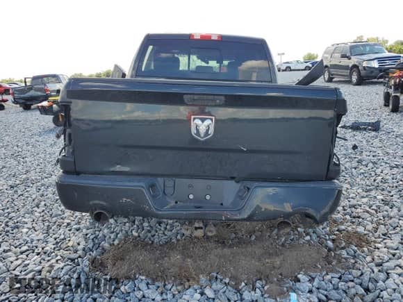 2018 Ram 1500 Express z VIN 3C6RR6KT8JG137604, wystawiony jako Copart lot #61398525 z przebiegiem Nie podano mil oraz Szkoda całkowita • Salvage title. Historia ofert i sprzedaży dostępna na DreamBid. Obrazek 6.