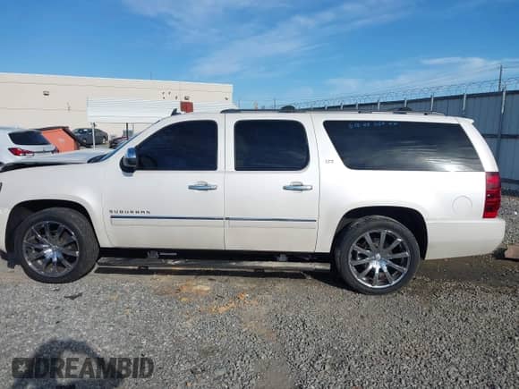 2010 Chevrolet Suburban LTZ z VIN 1GNUCKE00AR176516, wystawiony jako IAAI lot #42326903 z przebiegiem 189 777 mil mil oraz . Historia ofert i sprzedaży dostępna na DreamBid. Obrazek 15.