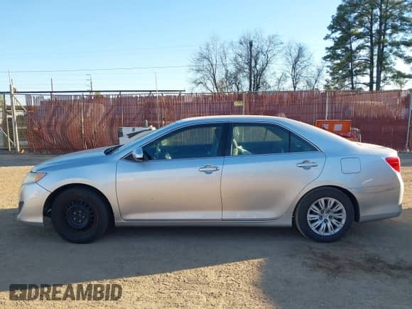 2014 Toyota Camry L with VIN 4T4BF1FK2ER440325, listed as a IAAI auction lot 41423301 with 271,563 mi miles and . Bid and sale history available at DreamBid. Image 14.