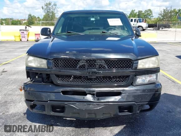 2005 Chevrolet Silverado 1500 LS z VIN 2GCEC13T451322080, wystawiony jako IAAI lot #43125281 z przebiegiem 205 678 mil mil oraz . Historia ofert i sprzedaży dostępna na DreamBid. Obrazek 6.