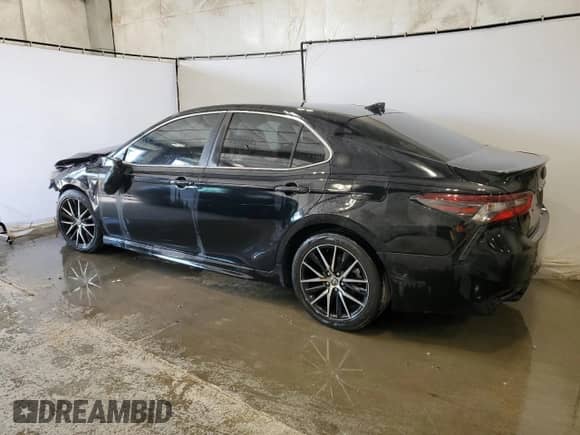 2021 Toyota Camry SE Nightshade z VIN 4T1G11AK8MU587902, wystawiony jako Copart lot #69937315 z przebiegiem 88 231 mil mil oraz Czysty tytuł • Clean title. Historia ofert i sprzedaży dostępna na DreamBid. Obrazek 2.