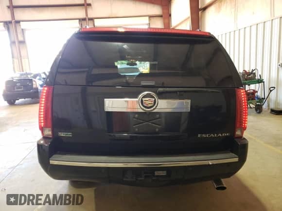 2012 Cadillac Escalade ESV Luxury с VIN 1GYS3HEF7CR218331, выставлен на аукционе Copart как лот 56408695 с пробегом 169 077 миль миль и Списание • Salvage title. История ставок и продаж доступна на DreamBid. Изображение 6.