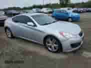 2010 Hyundai Genesis Coupe Premium с VIN KMHHT6KD2AU034167, выставлен на аукционе Copart как лот 71203655 с пробегом 192 322 миль миль и Списание • Salvage title. История ставок и продаж доступна на DreamBid. Изображение 4.