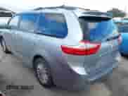 2017 Toyota Sienna XLE Auto Access Seat z VIN 5TDYZ3DC6HS809784, wystawiony jako IAAI lot #41546264 z przebiegiem 98 937 mil mil oraz . Historia ofert i sprzedaży dostępna na DreamBid. Obrazek 3.