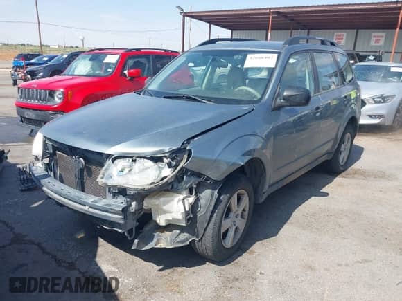 2010 Subaru Forester X с VIN JF2SH6BC2AH911916, выставлен на аукционе IAAI как лот 42666407 с пробегом 72 743 миль миль и . История ставок и продаж доступна на DreamBid. Изображение 18.