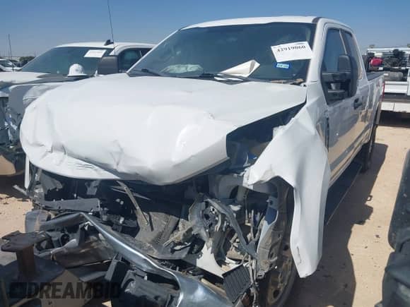 2019 Ford F-250 XL z VIN 1FT7X2B67KEE59717, wystawiony jako IAAI lot #42919060 z przebiegiem Nie podano mil oraz . Historia ofert i sprzedaży dostępna na DreamBid. Obrazek 15.