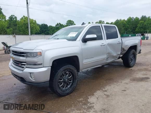 2016 Chevrolet Silverado 1500 LTZ z VIN 3GCUKSEC5GG264816, wystawiony jako IAAI lot #42344166 z przebiegiem 338 247 mil mil oraz . Historia ofert i sprzedaży dostępna na DreamBid. Obrazek 20.