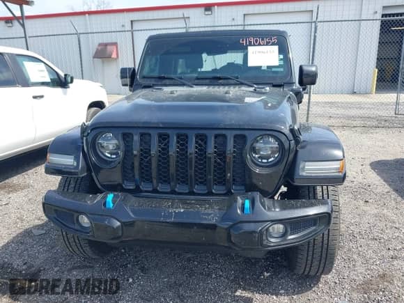 2021 Jeep Wrangler Unlimited Sahara z VIN 1C4JJXP63MW767719, wystawiony jako IAAI lot #41906155 z przebiegiem 44 689 mil mil oraz . Historia ofert i sprzedaży dostępna na DreamBid. Obrazek 12.