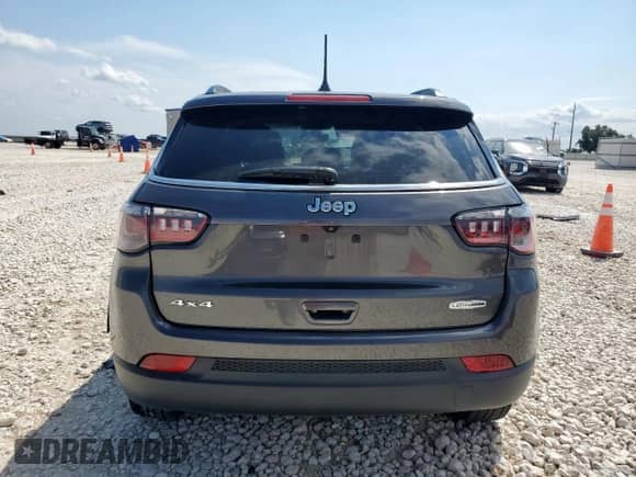 2022 Jeep Compass Latitude Lux с VIN 3C4NJDFB4NT185506, выставлен на аукционе Copart как лот 68849535 с пробегом 45 649 миль миль и Списание • Salvage title. История ставок и продаж доступна на DreamBid. Изображение 6.