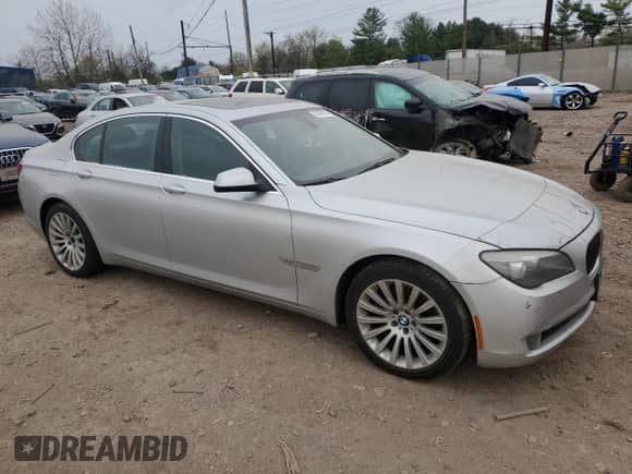 2012 BMW 7 Series 750i xDrive z VIN WBAKC6C55CC396517, wystawiony jako Copart lot #53300945 z przebiegiem 163 700 mil mil oraz Czysty tytuł • Clean title. Historia ofert i sprzedaży dostępna na DreamBid. Obrazek 4.