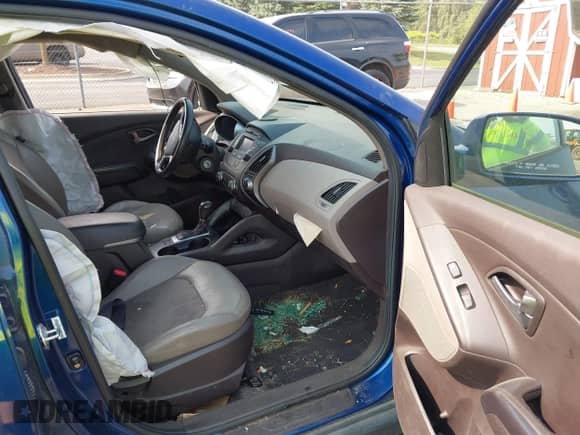 2015 Hyundai Tucson SE с VIN KM8JUCAG4FU003759, выставлен на аукционе IAAI как лот 42903091 с пробегом 92 486 миль миль и . История ставок и продаж доступна на DreamBid. Изображение 5.